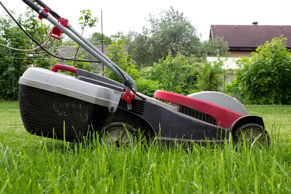 Falciatrice Prato Verde Giardinaggio Concetto Paesaggio — Foto Stock