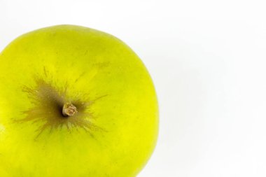 Yeşil elma, kopyalama alanı ile beyaza yakın kırpılmış.