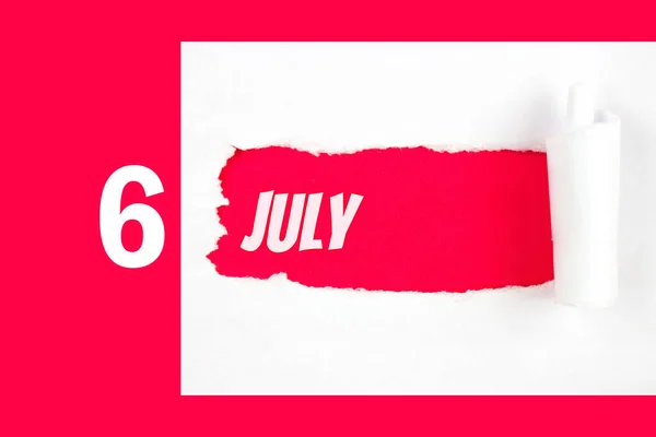 Июля День Месяца Календарная Дата Красное Отверстие Белой Бумаге Разорванными — стоковое фото