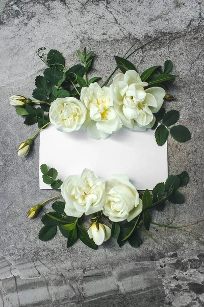 Blank White Greeting Card White Rose Flowers Bouquet Floral Frame — Φωτογραφία Αρχείου