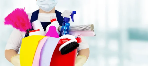 Das Konzept Der Desinfektion Und Reinigung Innenräumen Eine Putzfrau Gummihandschuhen — Stockfoto