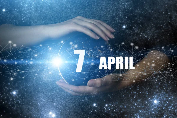 Zeven April Dag Van Maand Kalenderdatum Menselijke Vasthouden Handen Aarde — Stockfoto