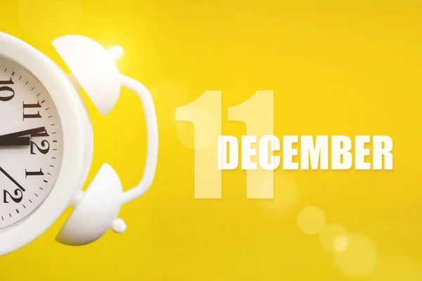 11Η Δεκεμβρίου Ημέρα Του Μήνα Ημερομηνία Ημερολογίου Λευκό Ξυπνητήρι Κίτρινο — Φωτογραφία Αρχείου