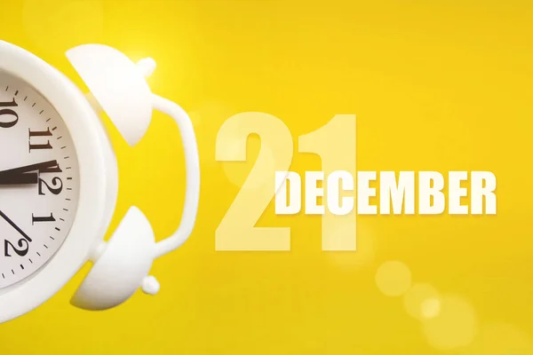 Grudnia Dzień Miesiąca Data Kalendarza Biały Budzik Żółtym Tle Dnia — Zdjęcie stockowe