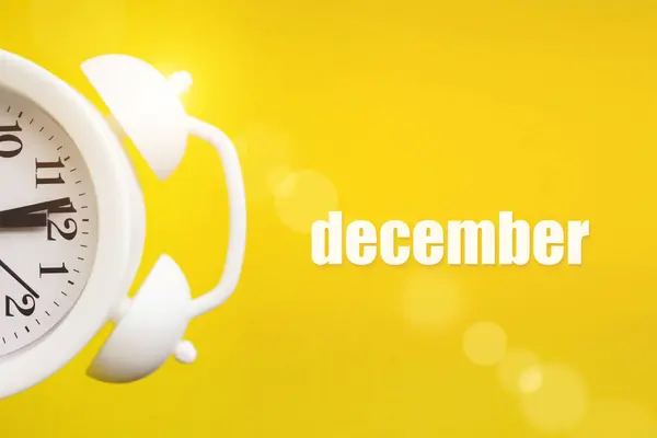 December Month Calendar Month White Alarm Clock Yellow Background Calendar — Stock Photo, Image