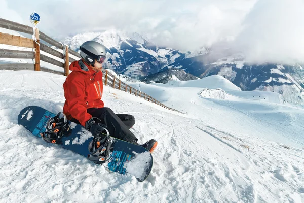 Snowboardista obdivovali nádherný výhled — Stock fotografie