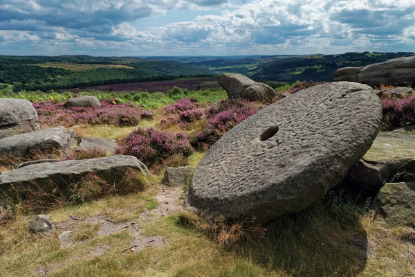 Fotos de Piedra de molino de stock, Piedra de molino imágenes libres de  derechos | Depositphotos®