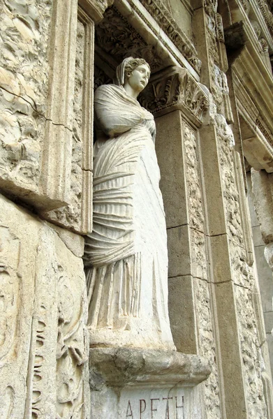 Escultura na Biblioteca de Celso em Éfeso — Fotografia de Stock