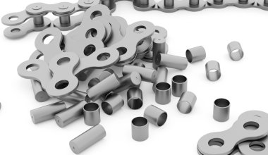 Beyaz arka plan üzerinde işlenen Bisiklet zinciri