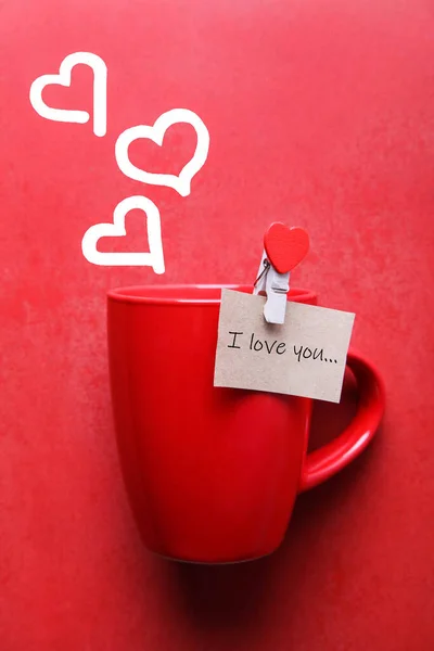 Szerelmi Üzenet Egy Piros Hátterű Poháron Valentin Nap — Stock Fotó