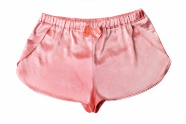 Pembe saten kadın geceliği beyaz arka planda izole edilmiş.