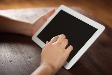 tablet ile kız