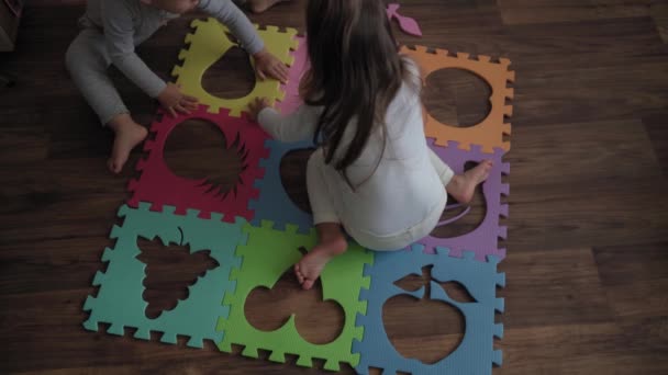 Infância Família Conceito Isolamento Duas Crianças Pré Escolares Pequenas Menina — Vídeo de Stock