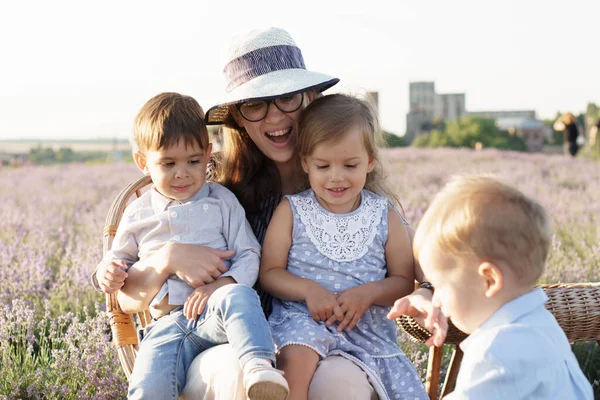 Familia Numerosa Paternidad Infancia Maternidad Concepto Estilo Provence Madre Joven —  Fotos de Stock