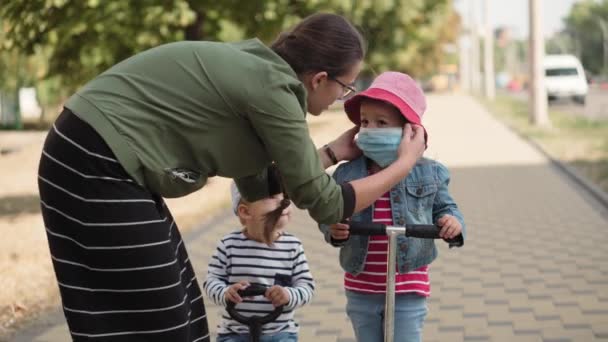 Infancia Familia Cuarentena Coronavirus Covid Conceptos Niños Edad Preescolar Paseo — Vídeos de Stock