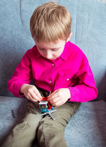 genç çocuk oyun tasarımcısı