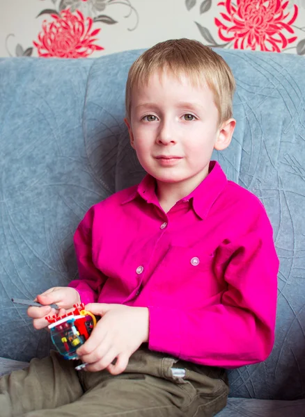 genç çocuk oyun tasarımcısı