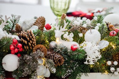 Noel dekorasyonu ile tablo