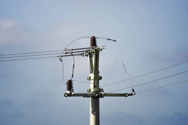 Macht pole op dag — Stockfoto