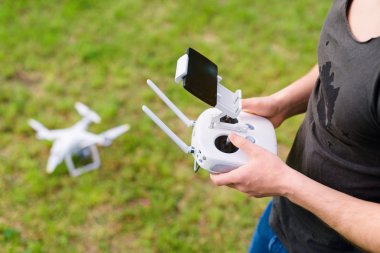 Adam casus uçak başlattı