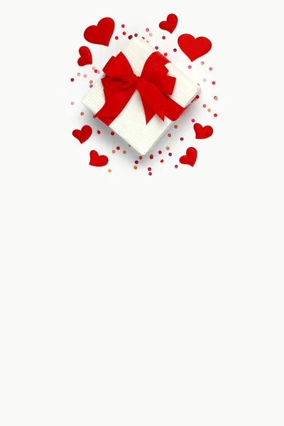 Gift box with many little hearts and confetti on white background. — Stock Photo, Image