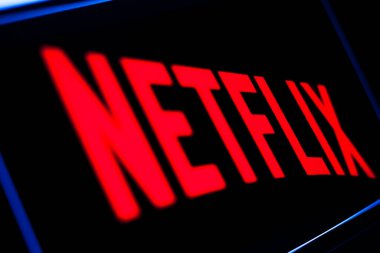 Kyiv, Ukrayna - 9 Mart 2021: Netflix logosu ekranda. Netflix, ABD 'li içerik platformu ve yapım şirketidir..