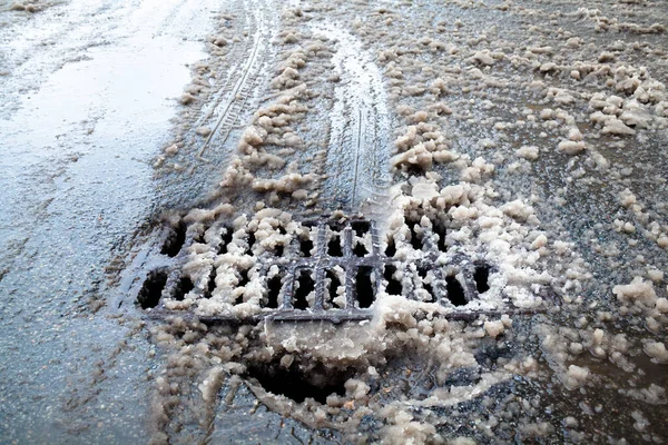 Drain Grate Pothole Road Winter Dirty Snow Road — Stock Photo, Image