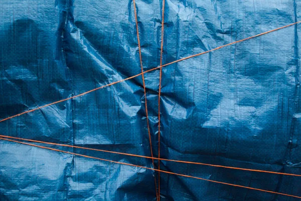 Синтетическая Смятая Синтетическая Ткань Завязанная Оранжевой Ниткой Абстрактный Фон — стоковое фото