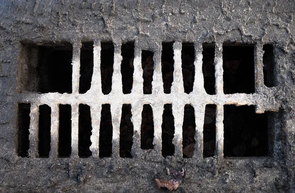 Broken Metal Drain Grate Covered Mud Close — Stock Photo, Image