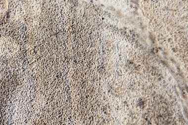 Yağmurdan sonra kum yüzeyi