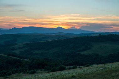 Ukrayna Karpatları 'nda akşam manzarası