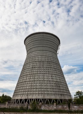 Ukrayna, Kyiv 'deki kojenerasyon tesisinin soğutma kulesi.