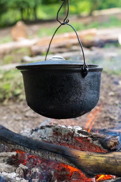 火上的大锅 — 图库照片