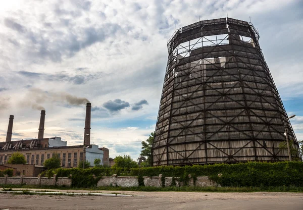 Old cooling tower of the cogeneration plant in Kyiv, Ukraine — Stock Photo, Image