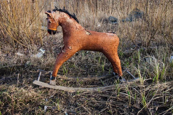 Staré vyhodit Houpací kůň — Stock fotografie