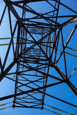 Elektrik pilon mavi gökyüzü