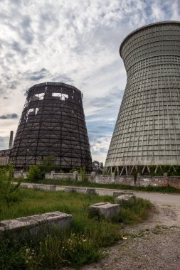 Ukrayna, Kyiv 'deki kojenerasyon fabrikasının soğutma kuleleri