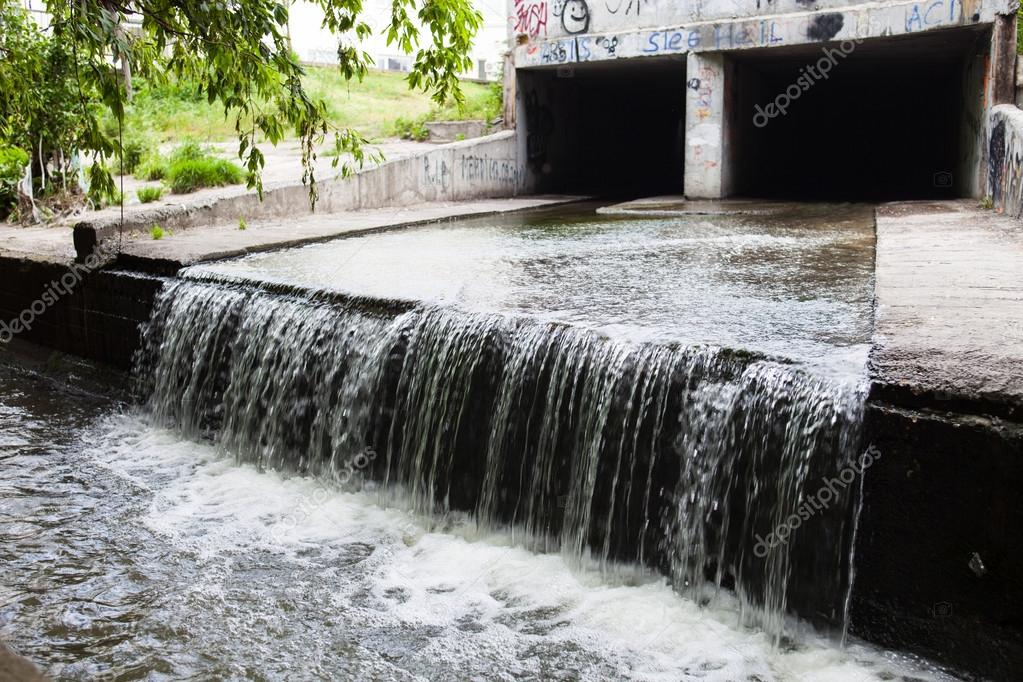Water stream flowing out the underground tunnel — Stock Photo © rootstocks 60128907