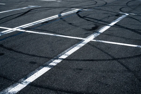 빈 주차장의 아스팔트 표면 — 스톡 사진