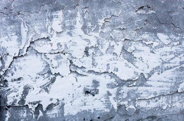 Düzensiz sertleşmiş çimento harç kısmen badanalı yüzeyi