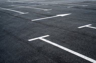 Park yol çizgileri çizgi ile asfalt yüzeyine