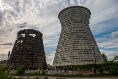 Ukrayna, Kyiv 'deki kojenerasyon fabrikasının soğutma kuleleri