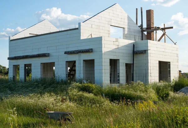 Construction de la nouvelle maison en brique blanche — Photo