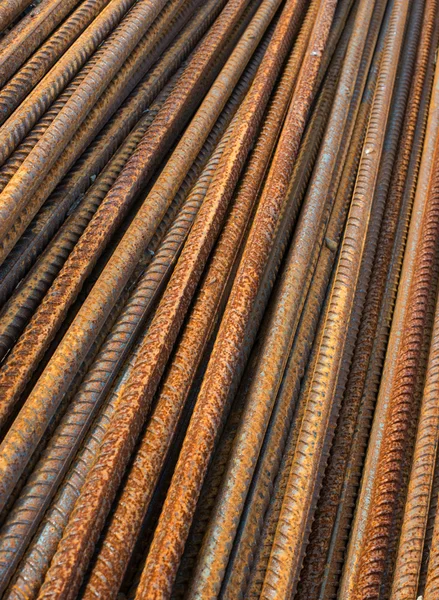 Barras de refuerzo oxidadas de metal —  Fotos de Stock