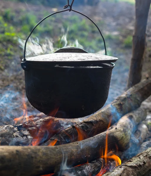 火上的大锅 — 图库照片