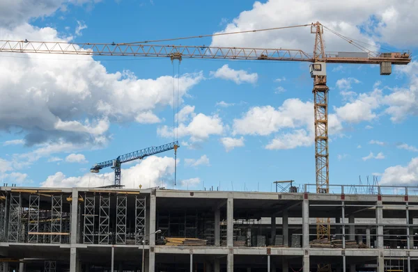 Marco de construcción y grúas torre — Foto de Stock