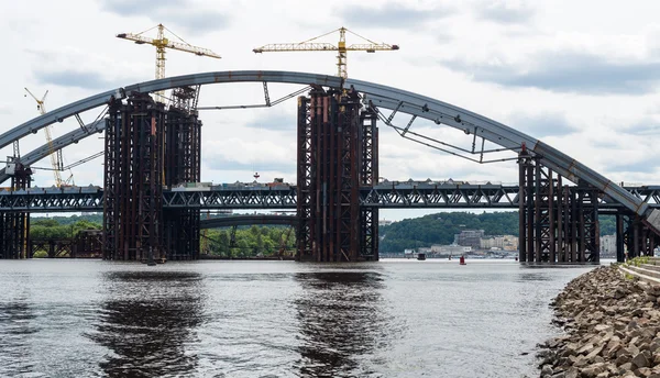 Construção da nova ponte através do dnieper em kyiv — Fotografia de Stock