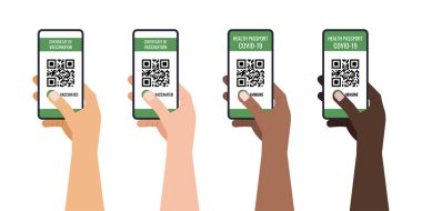 Elinde cep telefonundaki aşının yeşil sertifikası