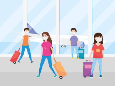 Havaalanı yeni normal, insanlar yüz maskesi takıyor ve mesafeyi koruyorlar.