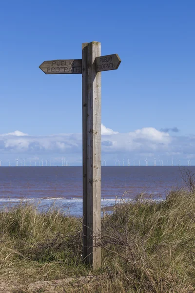 Wooden Signpost, public footpath, decision making — Stock Photo, Image